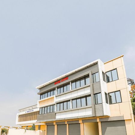 Stayguru Hotel Atithi Bhuj Ngoại thất bức ảnh