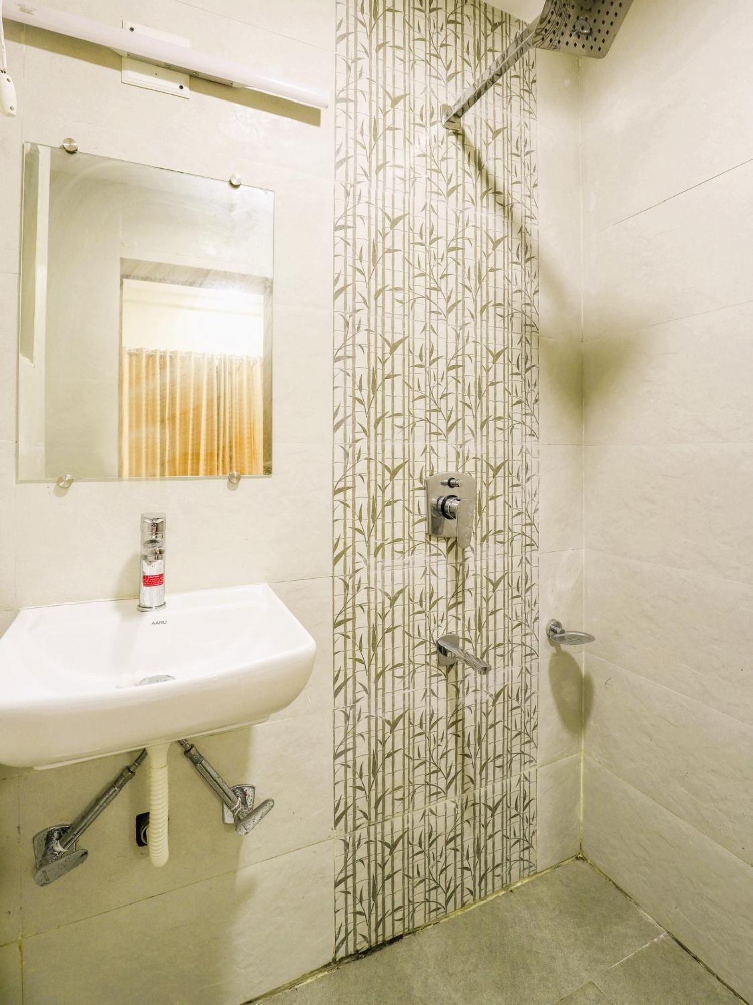 Stayguru Hotel Atithi Bhuj Ngoại thất bức ảnh