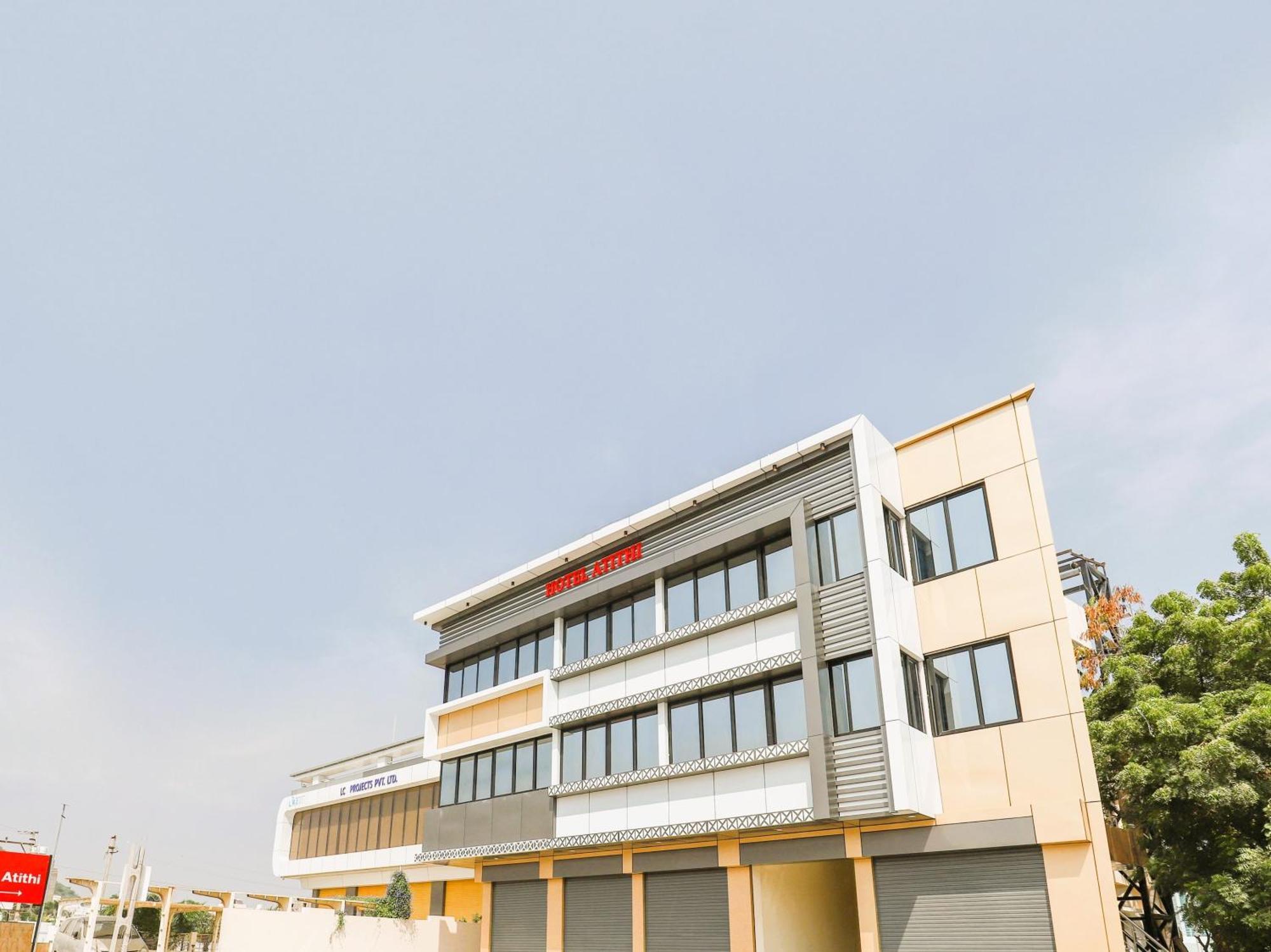 Stayguru Hotel Atithi Bhuj Ngoại thất bức ảnh